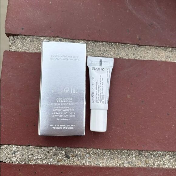 La prairie White Caviar Essence Extraordinaire+Crème Extraordinaire (0.17 oz.) - Picture 3 of 6